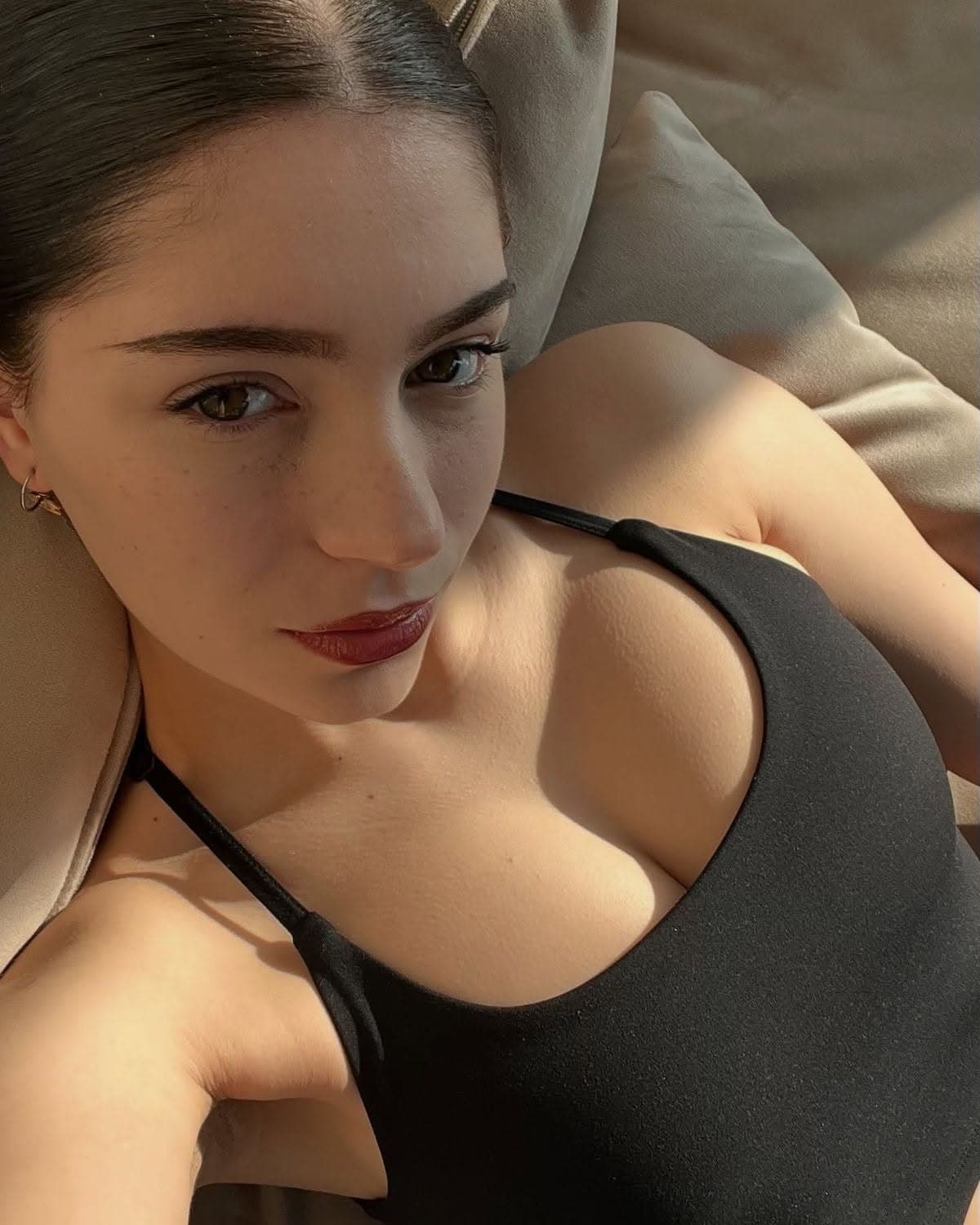 Eylül A. Escort İstanbul - Fotoğraf 1 / 3